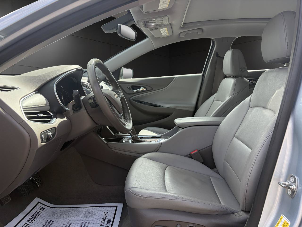 Used 2017 Chevrolet Malibu LT w/ Leather Package FWD image 9