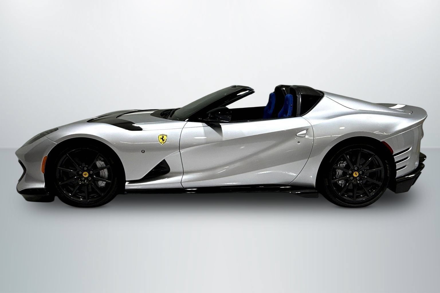 Used 2023 Ferrari 812 Competizione A RWD image 8