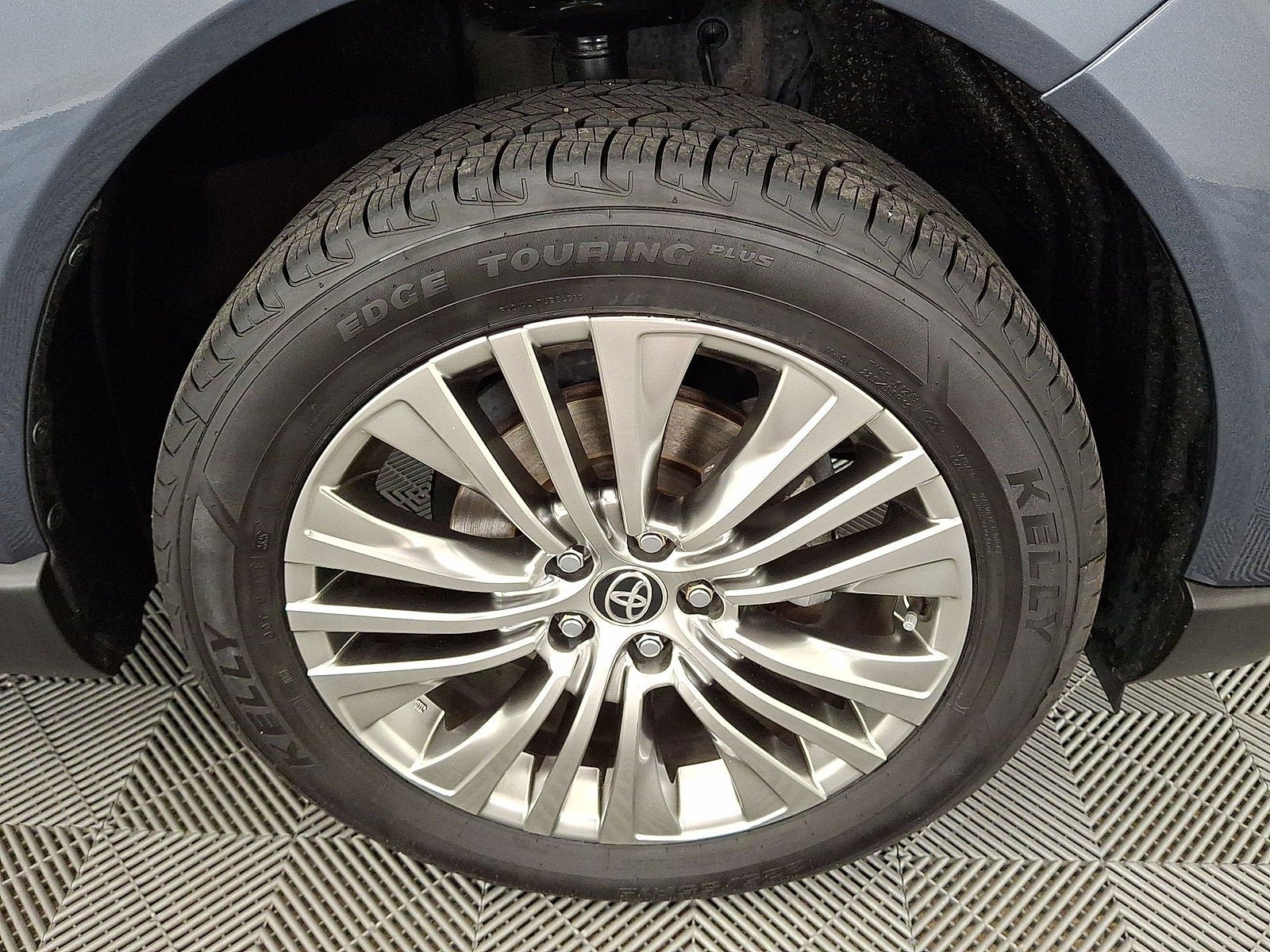 Certified 2023 Toyota Venza XLE AWD/4WD image 19