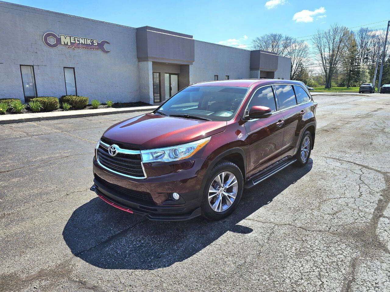 Used 2014 Toyota Highlander Plus FWD image 2