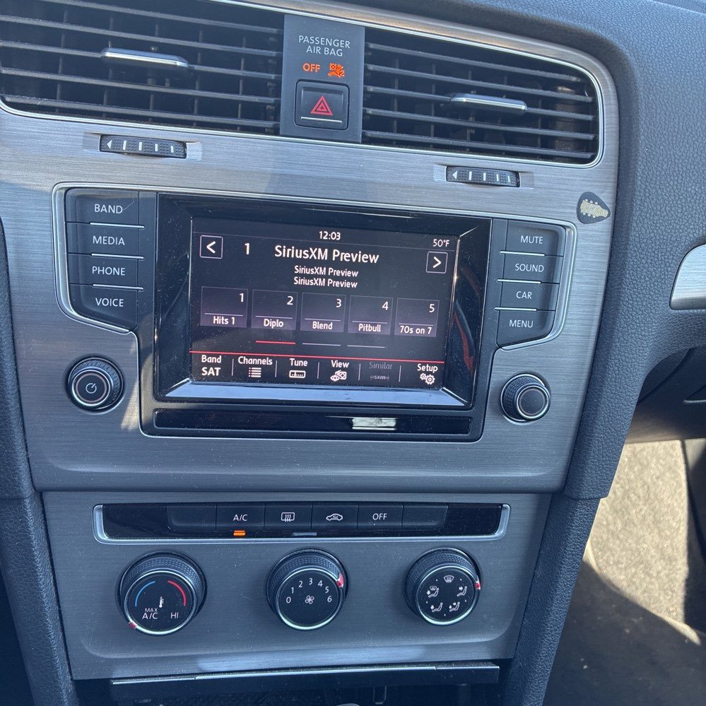 Used 2015 Volkswagen Golf S image 7