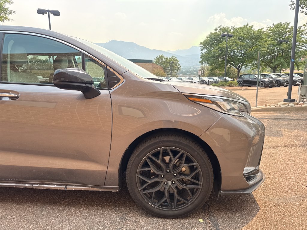 Used 2022 Toyota Sienna XSE w/ XSE Plus Package FWD image 33