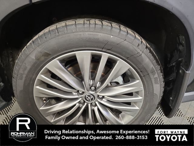 Used 2022 Toyota Highlander Platinum AWD/4WD image 11