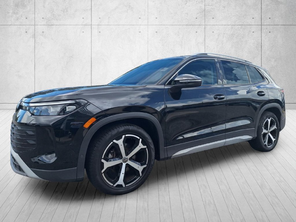 Used 2026 Volkswagen Tiguan SE w/ Panoramic Sunroof Package