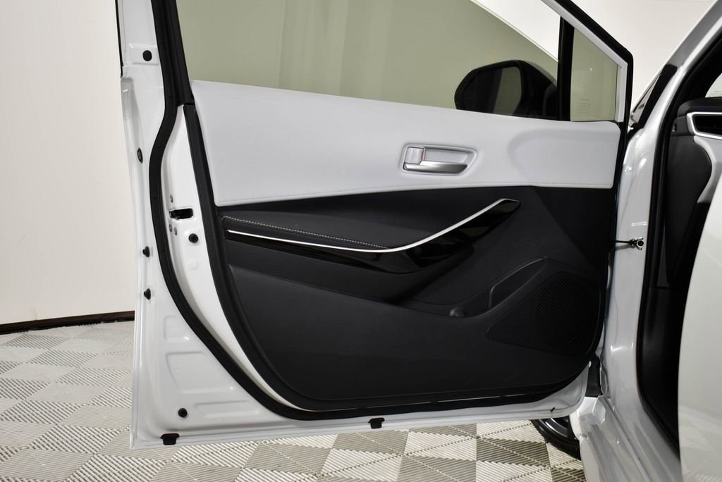 Used 2025 Toyota Corolla XSE image 16