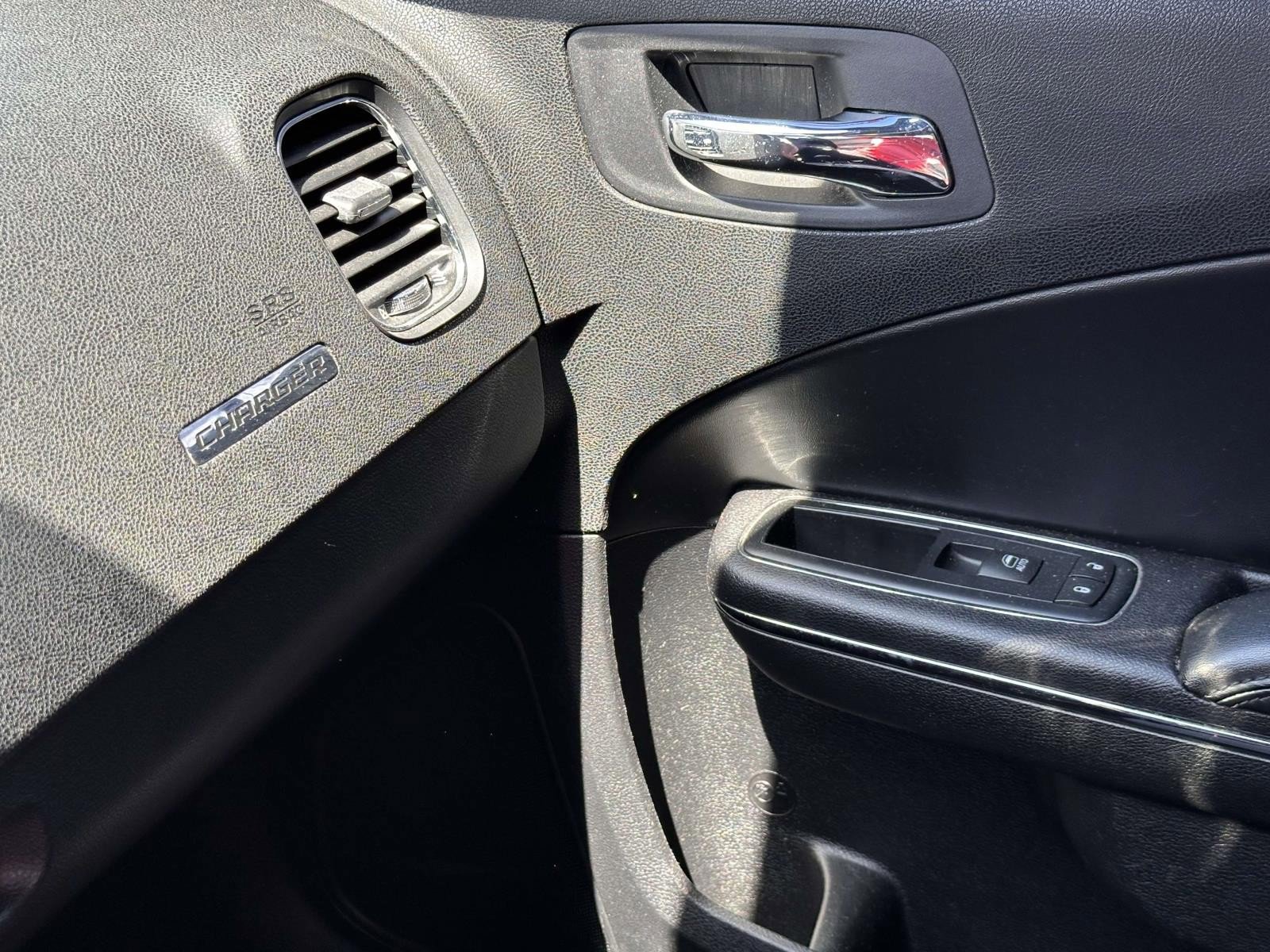 Used 2011 Dodge Charger SE RWD image 24