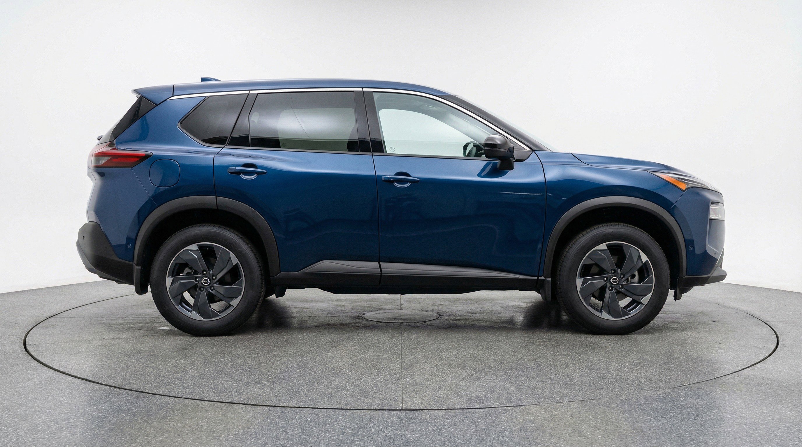 Used 2025 Nissan Rogue SV FWD image 11