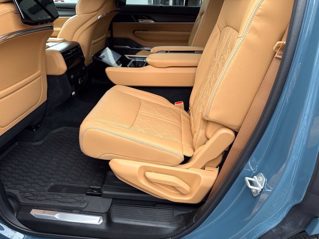 New 2027 Jeep Grand Wagoneer Summit AWD/4WD image 17