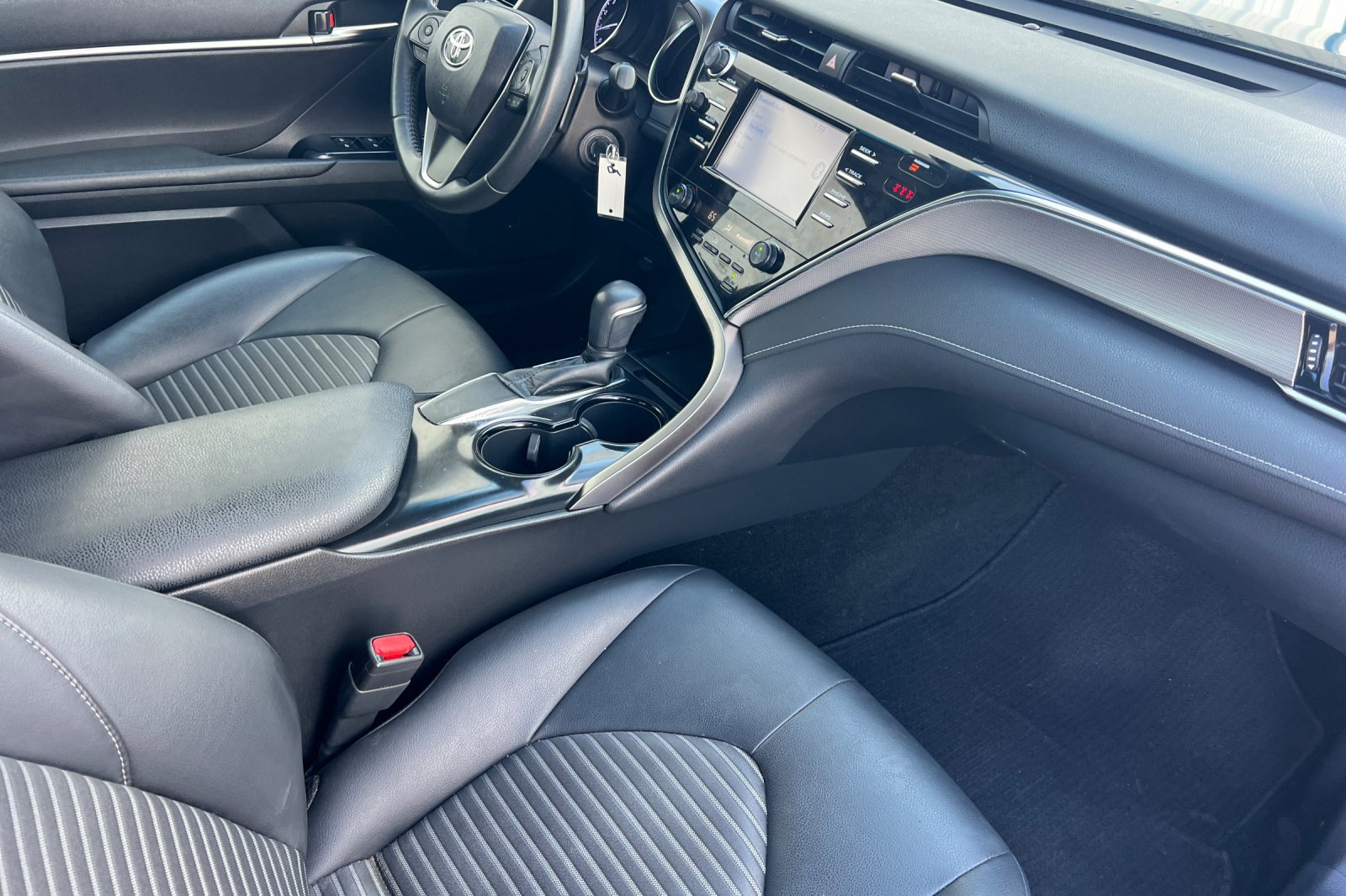Used 2018 Toyota Camry SE FWD image 16
