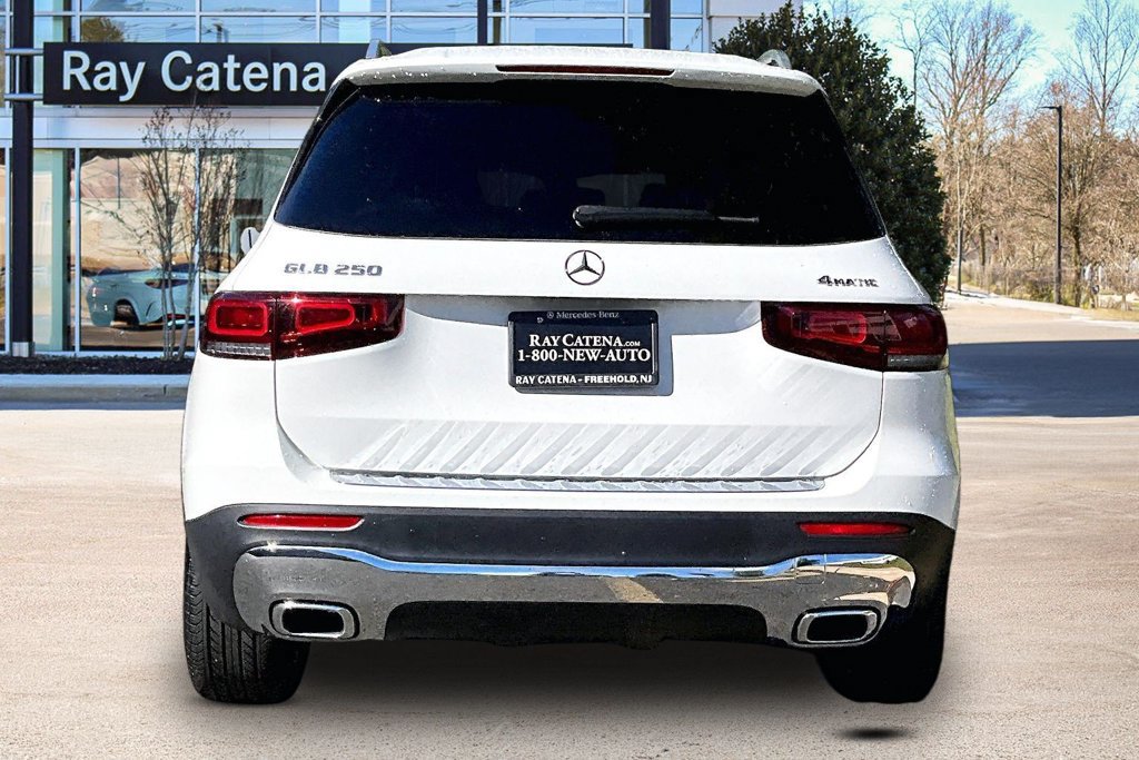 Used 2023 Mercedes-Benz GLB 250 4MATIC image 4