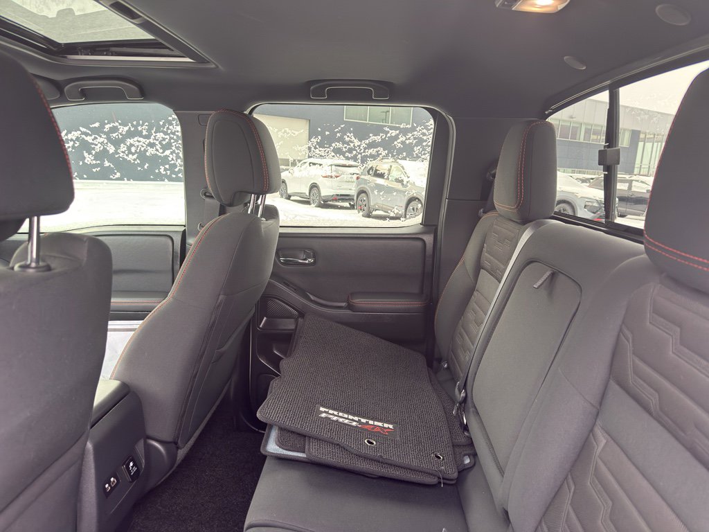 Used 2022 Nissan Frontier PRO-4X image 32
