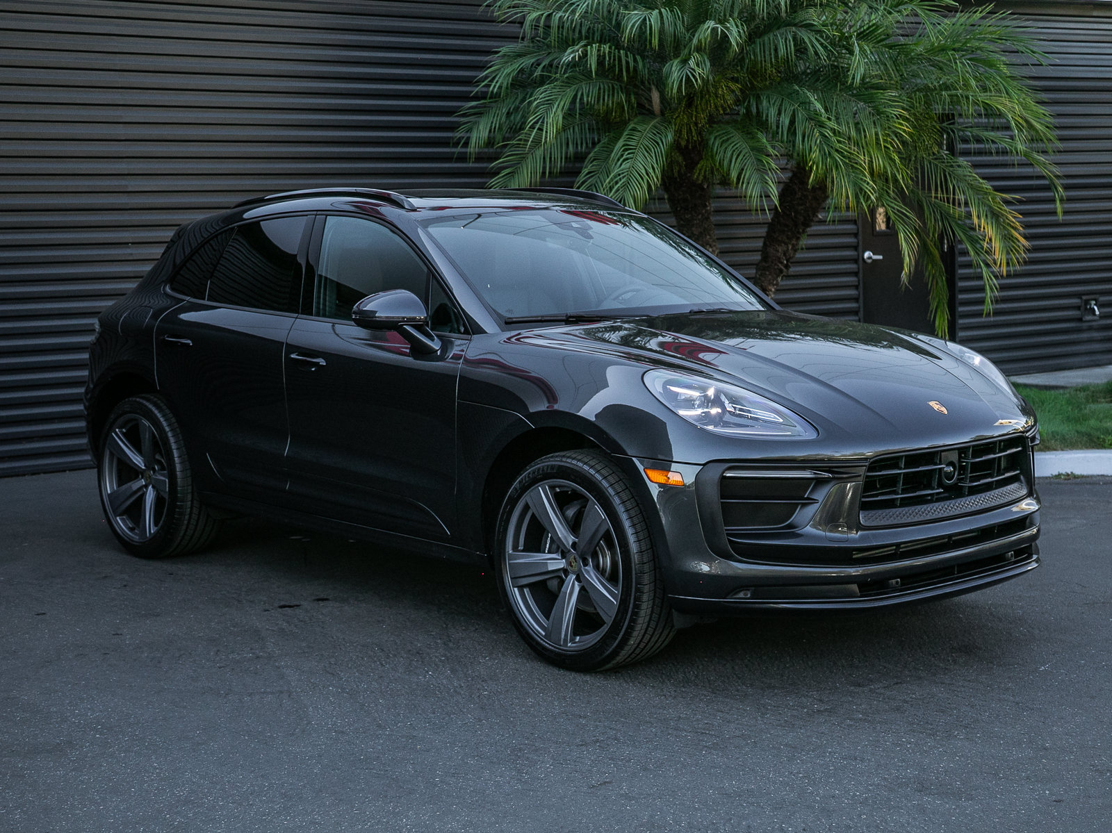 Certified 2023 Porsche Macan AWD/4WD image 6