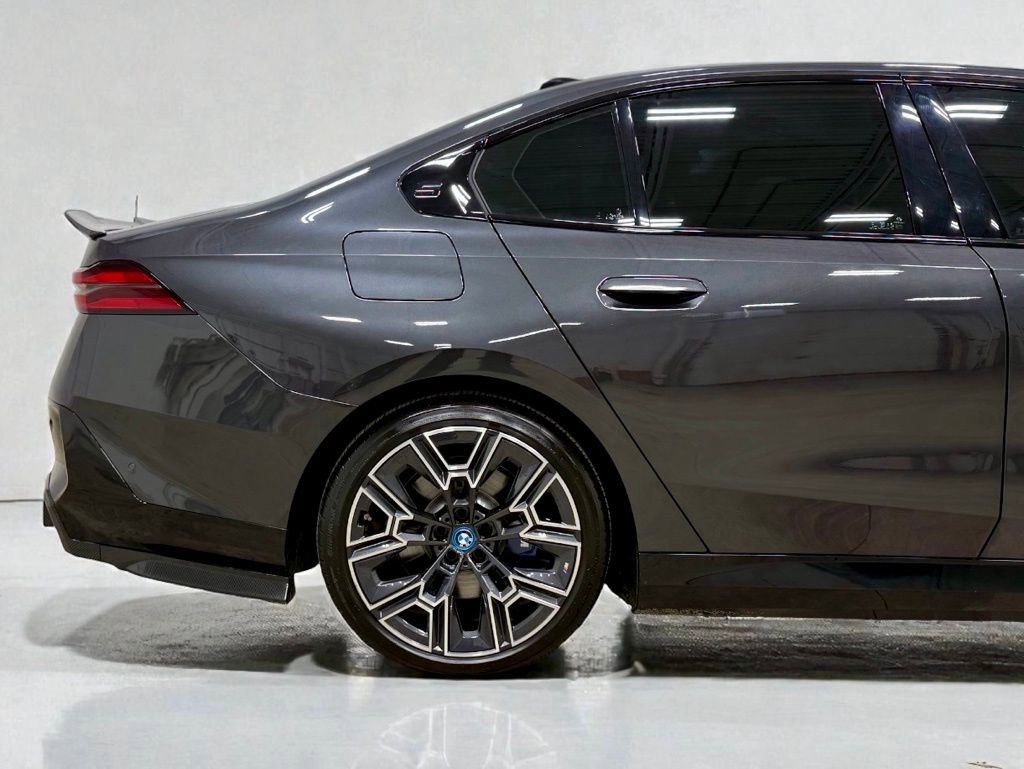 Used 2025 BMW i5 xDrive40 w/ M Sport Package image 18