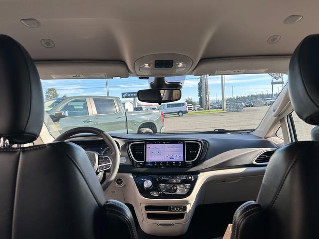 Used 2023 Chrysler Pacifica Touring-L image 27