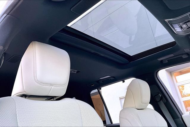 Certified 2025 Lexus LX 600 4WD w/ Accessory Package (2T) image 27