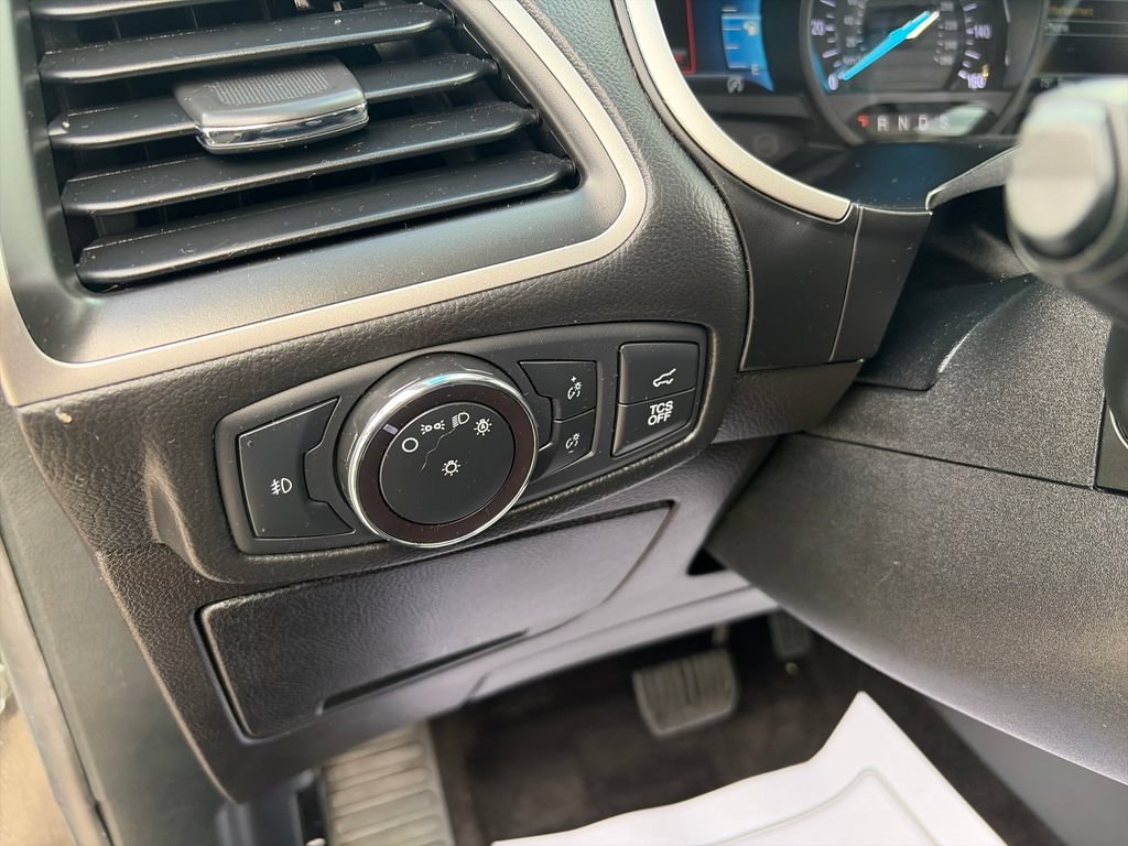 Used 2019 Ford Edge SEL w/ Equipment Group 201A AWD/4WD image 17