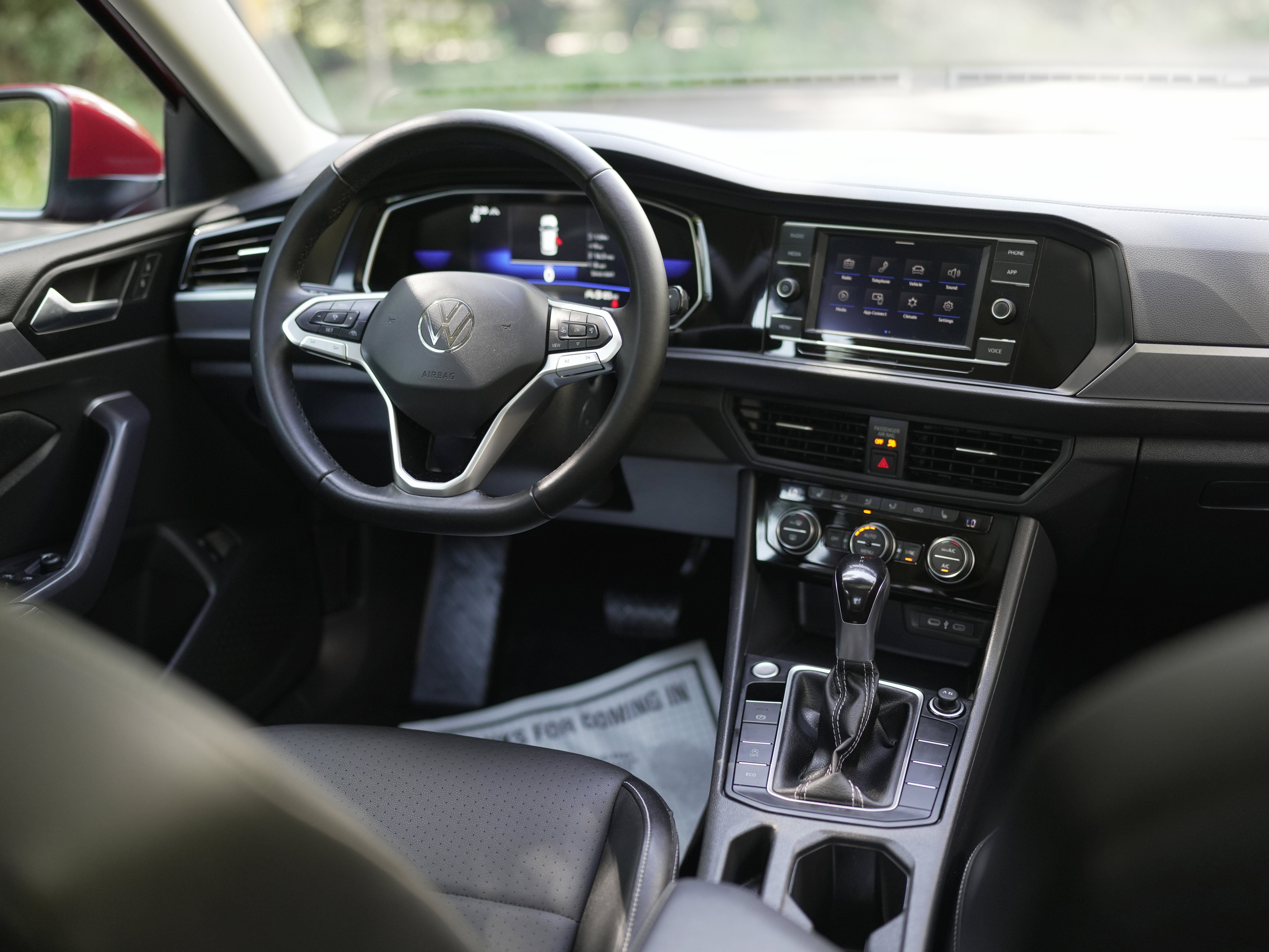 Certified 2024 Volkswagen Jetta SE w/ Panoramic Sunroof Package image 25
