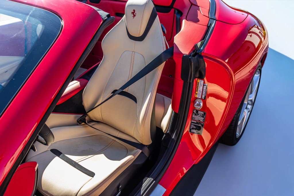 Certified 2025 Ferrari Roma Spider RWD image 6