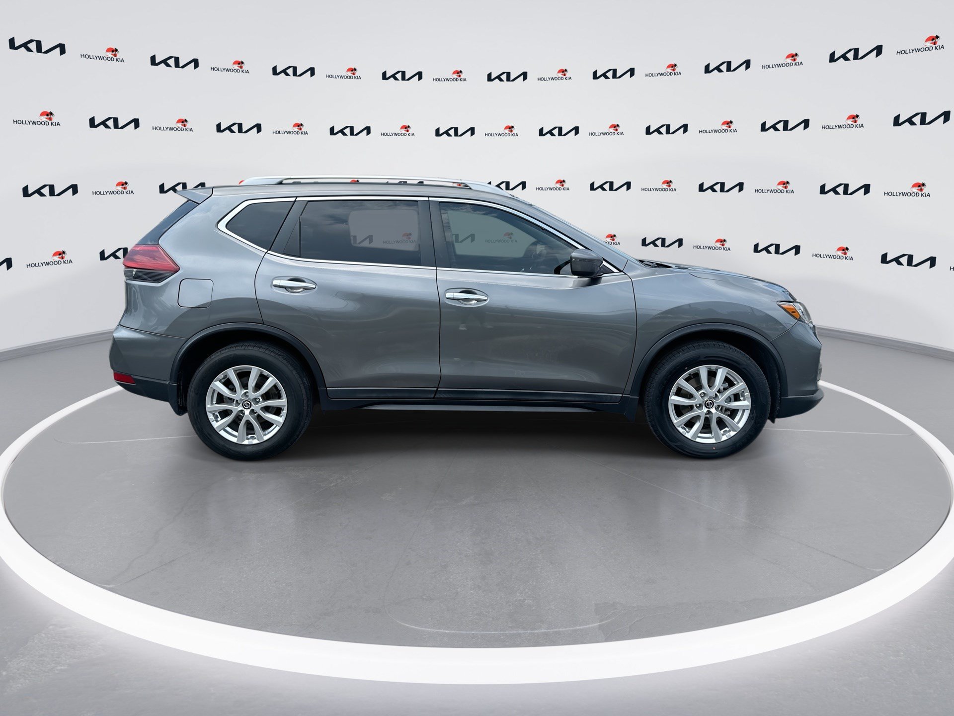 Used 2020 Nissan Rogue S w/ Special Edition Package FWD image 9