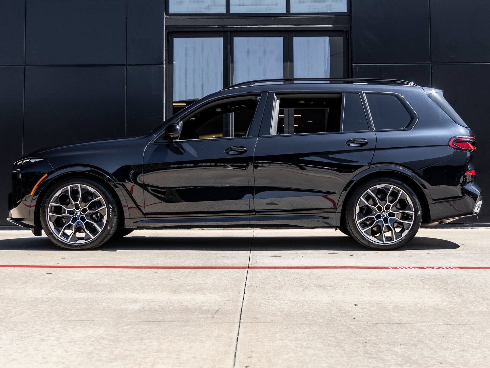Used 2024 BMW X7 M60i AWD/4WD image 9