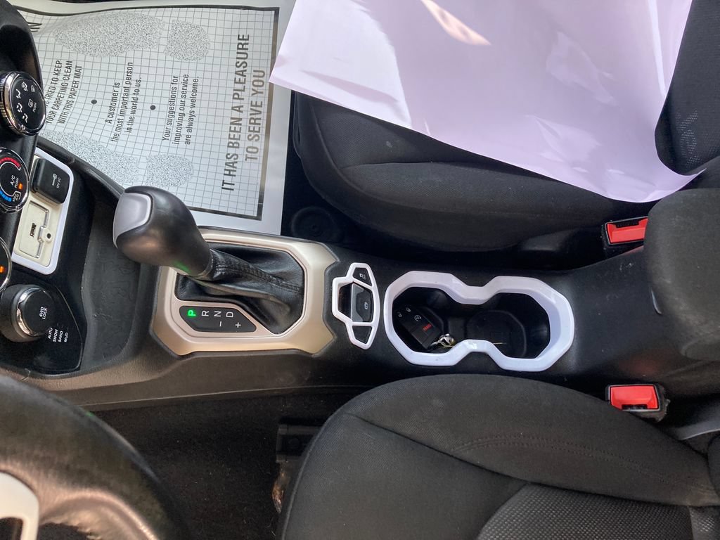 Used 2016 Jeep Renegade Latitude AWD/4WD image 33