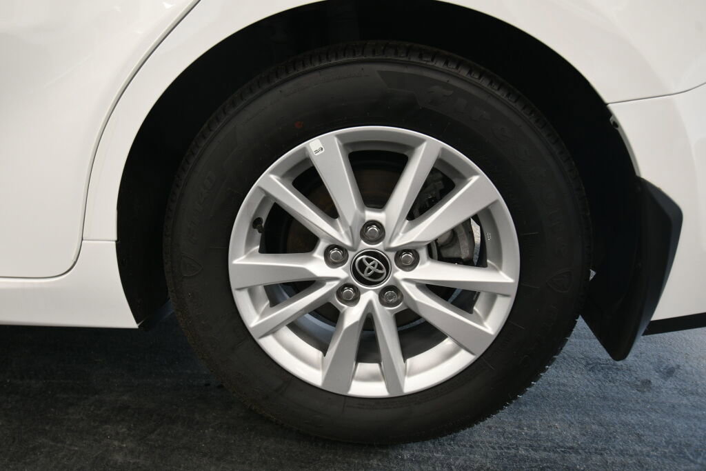 Used 2025 Toyota Camry LE image 30