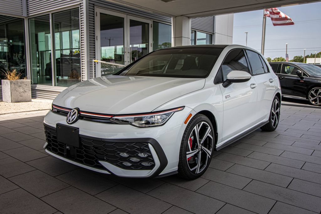 Used 2025 Volkswagen GTI SE FWD image 11