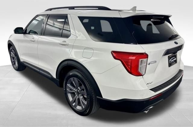 Used 2023 Ford Explorer XLT w/ Equipment Group 202A image 6