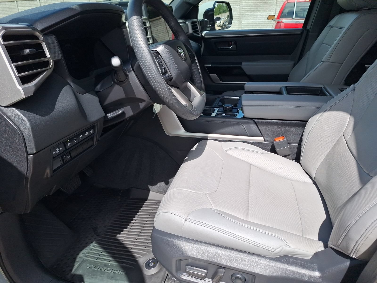 Used 2026 Toyota Tundra Limited AWD/4WD image 16