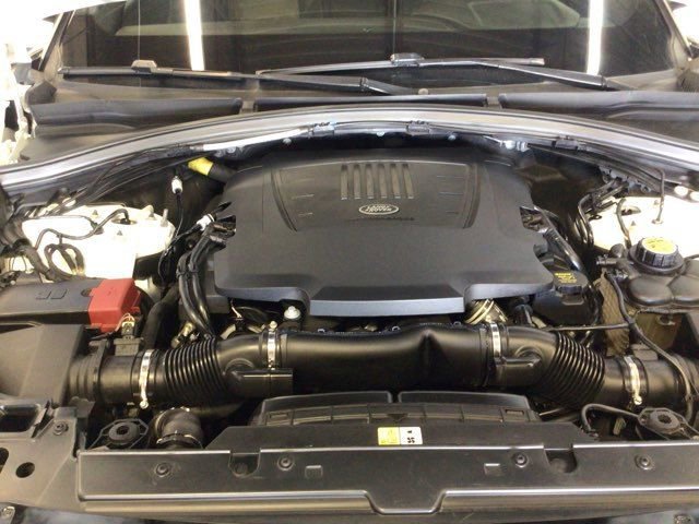 Used 2019 Land Rover Range Rover Velar R-Dynamic SE image 31