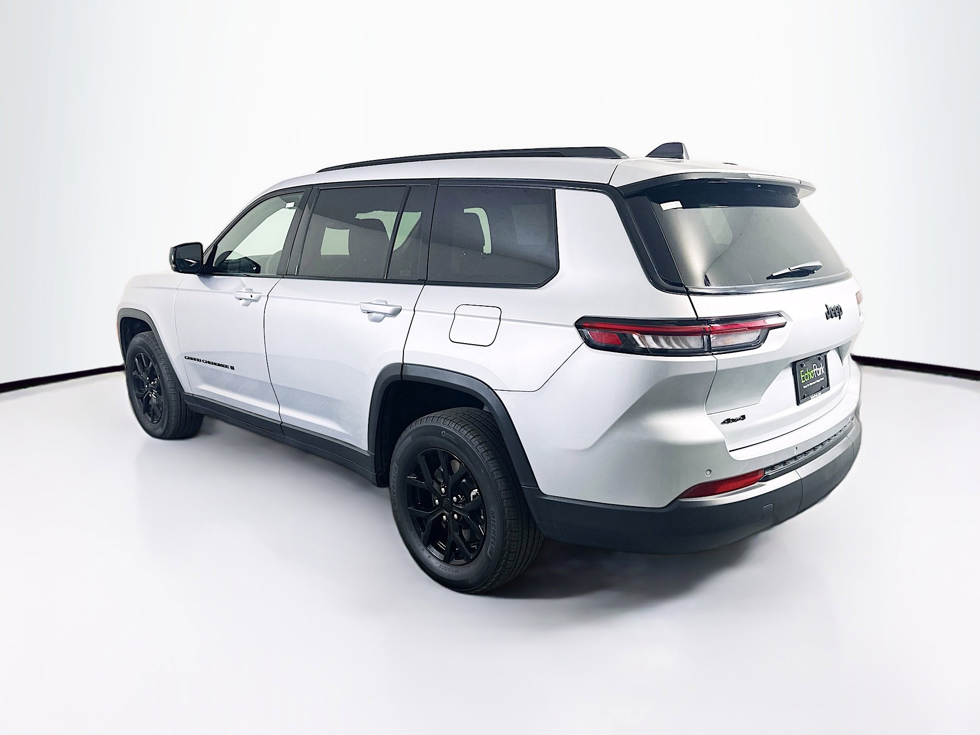 Used 2024 Jeep Grand Cherokee L Laredo image 5