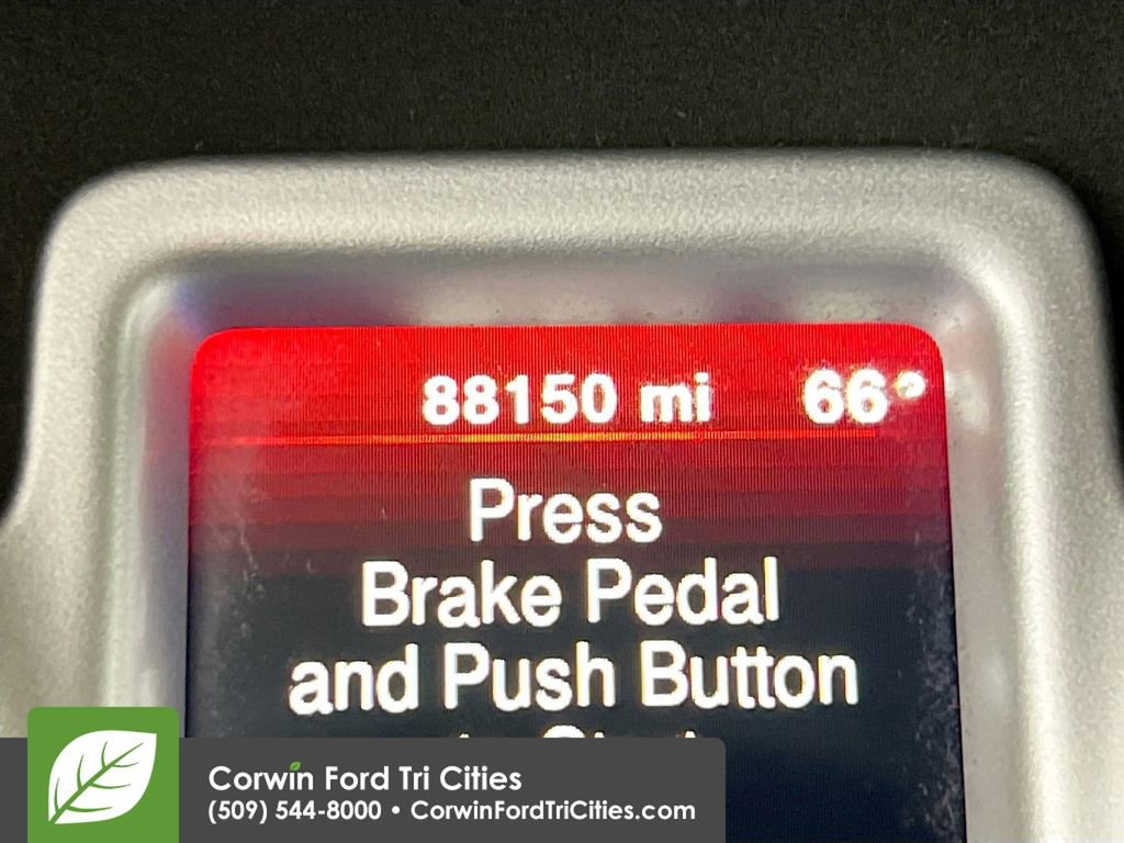 Used 2018 Dodge Journey SE w/ Connectivity Group FWD image 2