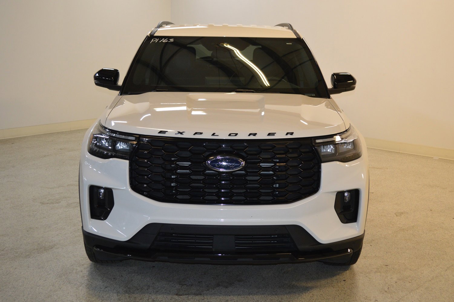 Certified 2025 Ford Explorer ST-Line image 8