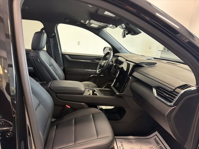 Used 2025 GMC Acadia Elevation w/ Elevation Premium Package AWD/4WD image 29