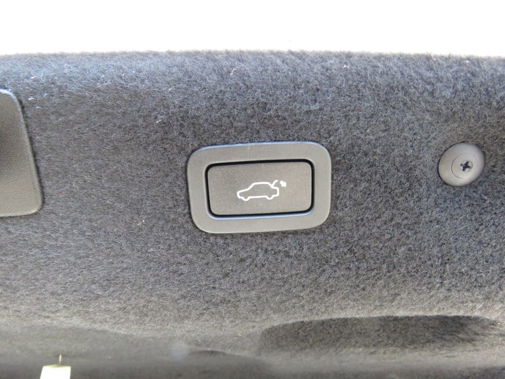 Used 2020 Jaguar XF Prestige AWD/4WD image 18
