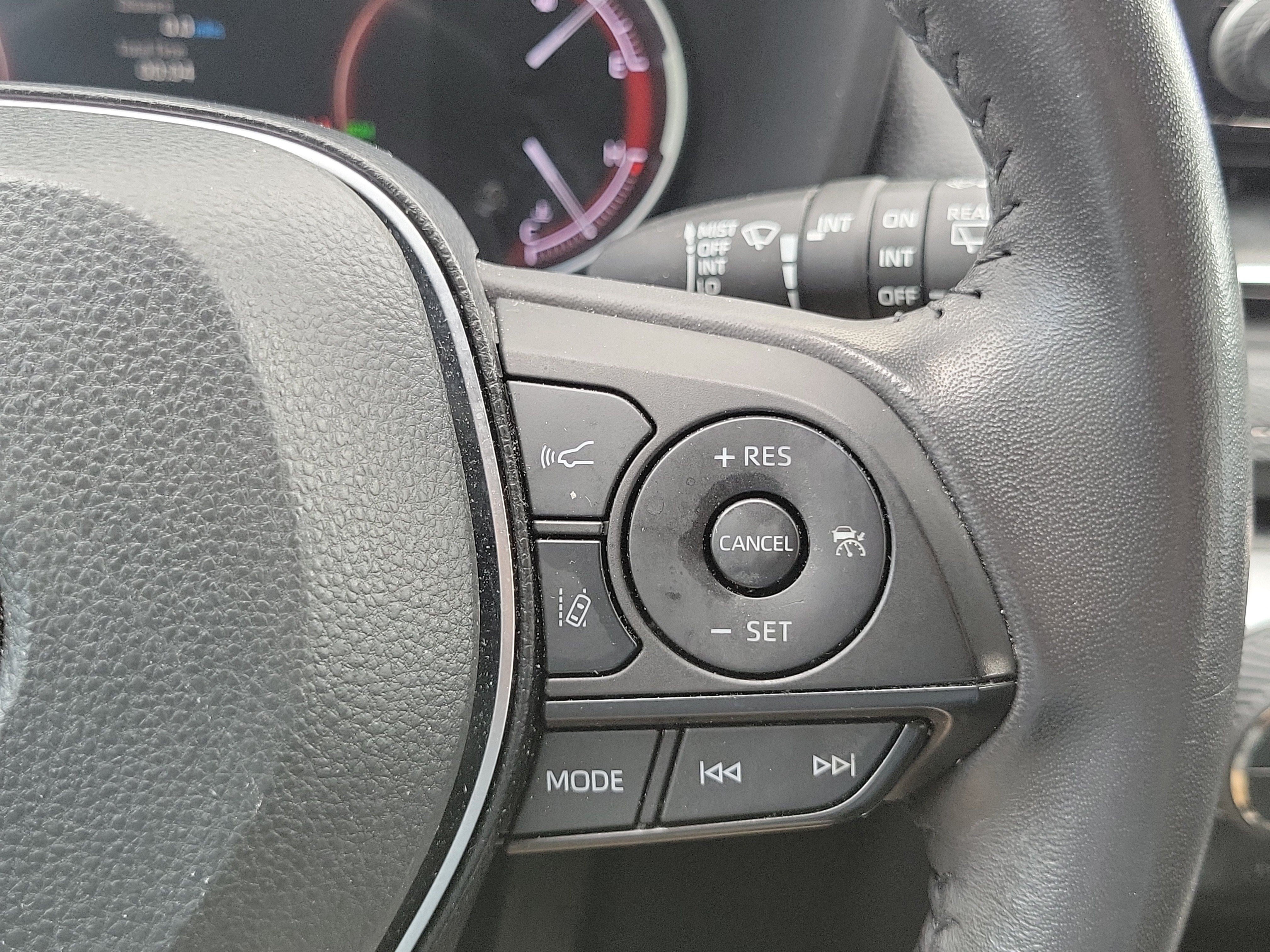 Used 2025 Toyota RAV4 XLE Premium FWD image 28