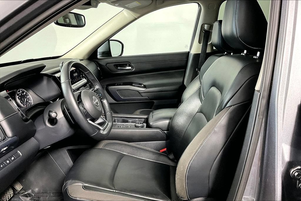 Used 2022 Nissan Pathfinder SL AWD/4WD image 13