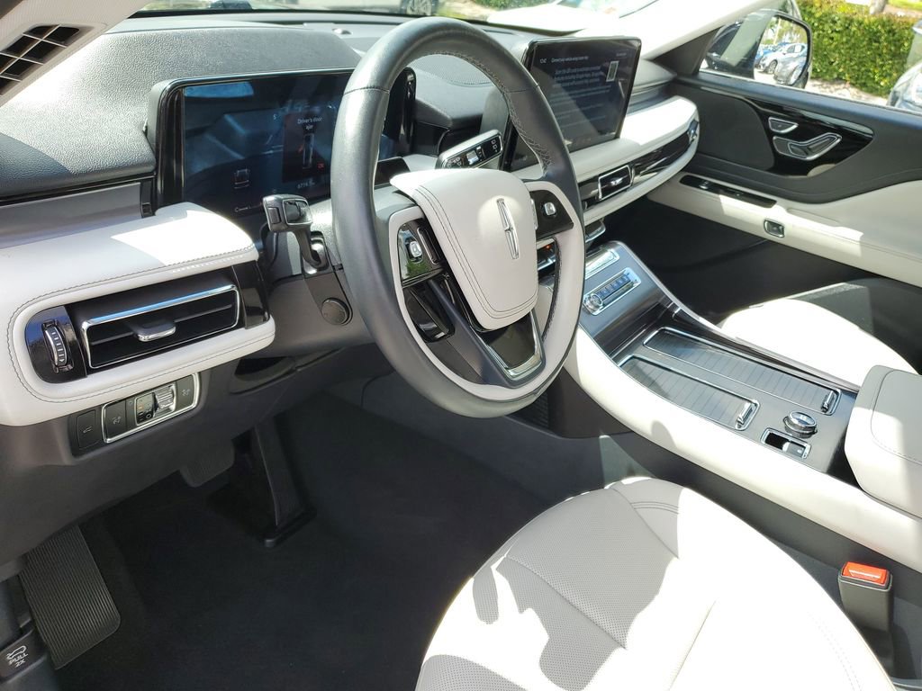 Used 2025 Lincoln Aviator 2WD image 20