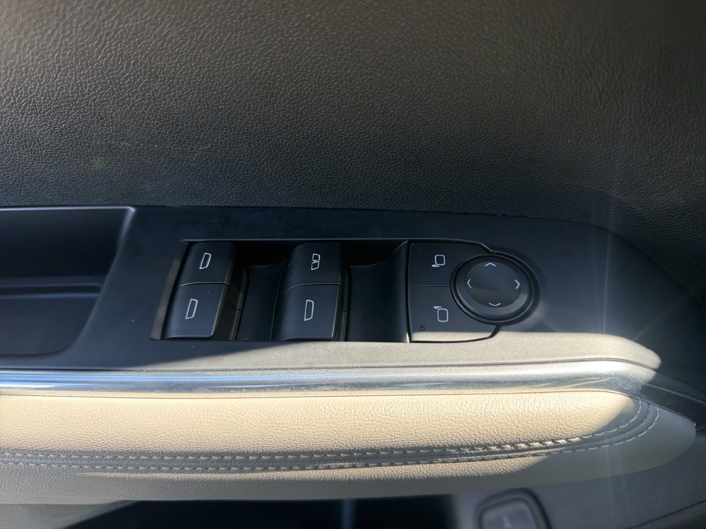 Used 2026 GMC Acadia Elevation w/ Elevation Premium Package FWD image 14