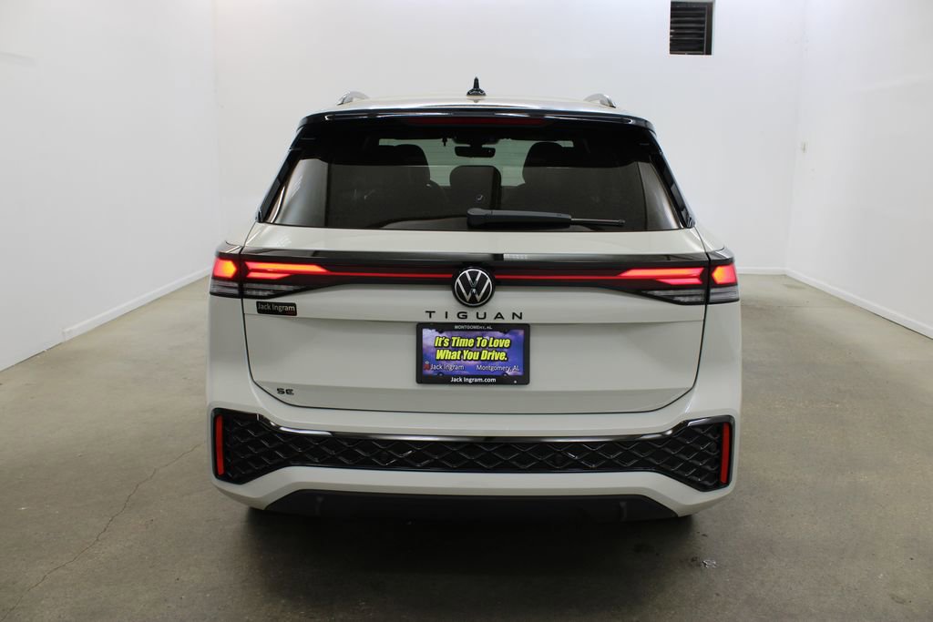 New 2026 Volkswagen Tiguan SE R-Line FWD image 4