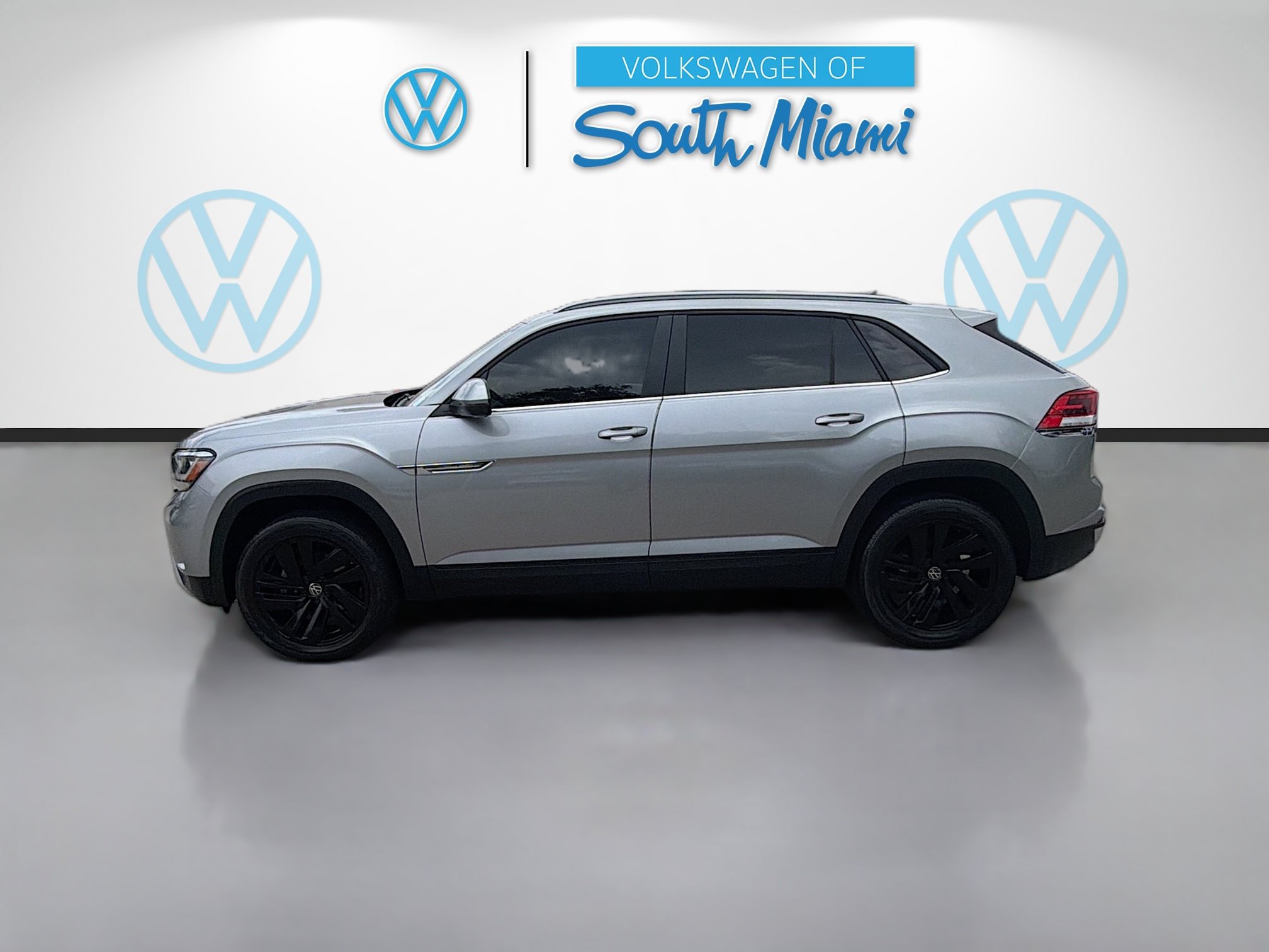 Used 2022 Volkswagen Atlas Cross Sport SE FWD image 4