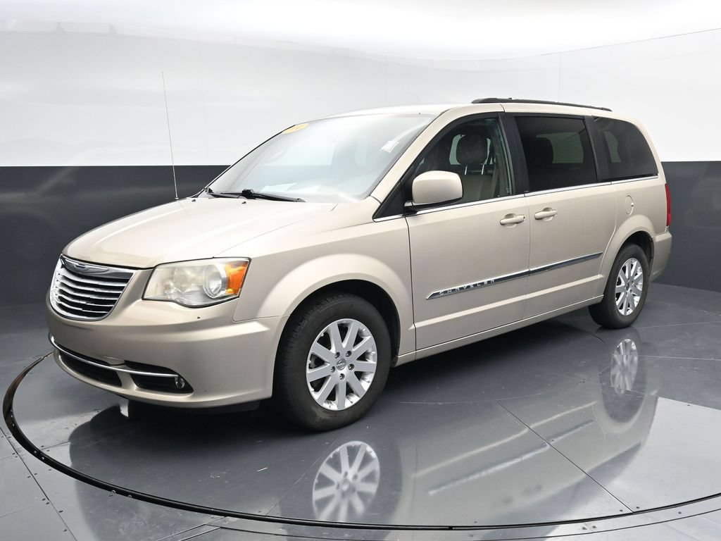 Used 2014 Chrysler Town & Country Touring FWD image 3