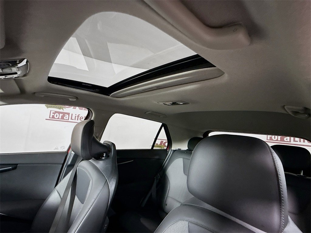 Used 2024 Kia Niro EX Touring image 12