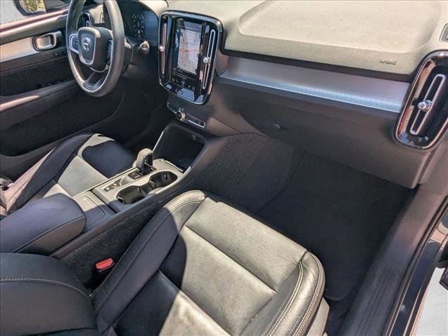 Used 2022 Volvo XC40 T5 Momentum w/ Premium Package AWD/4WD image 20