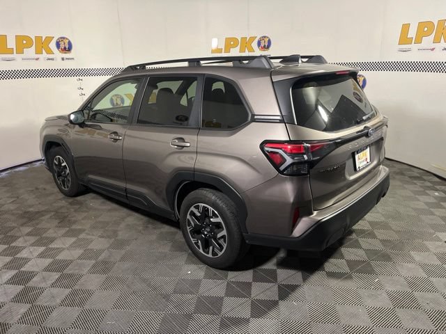 Used 2025 Subaru Forester Premium AWD/4WD image 5
