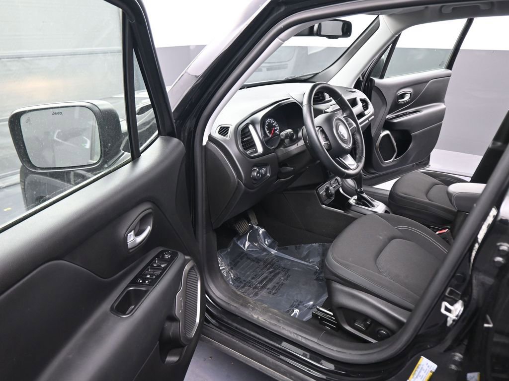 Used 2023 Jeep Renegade Latitude w/ Premium Group image 32