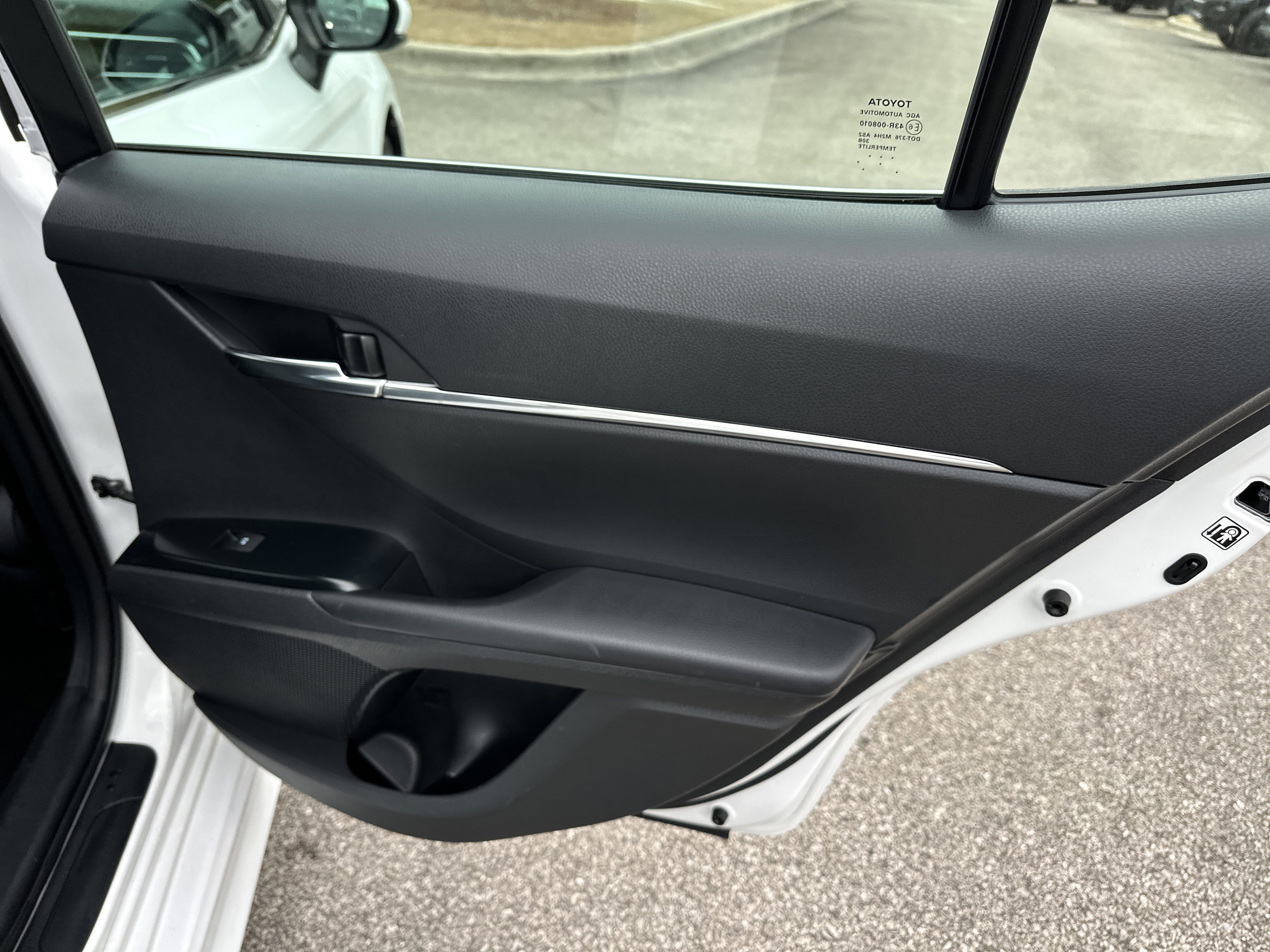 Used 2018 Toyota Camry SE image 17