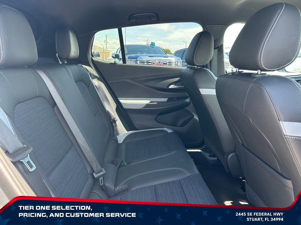 Used 2025 Buick Envista Sport Touring w/ Convenience II Package FWD image 17
