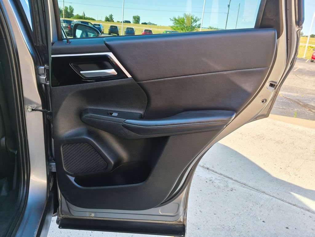 Used 2023 Mitsubishi Outlander SE AWD/4WD image 26