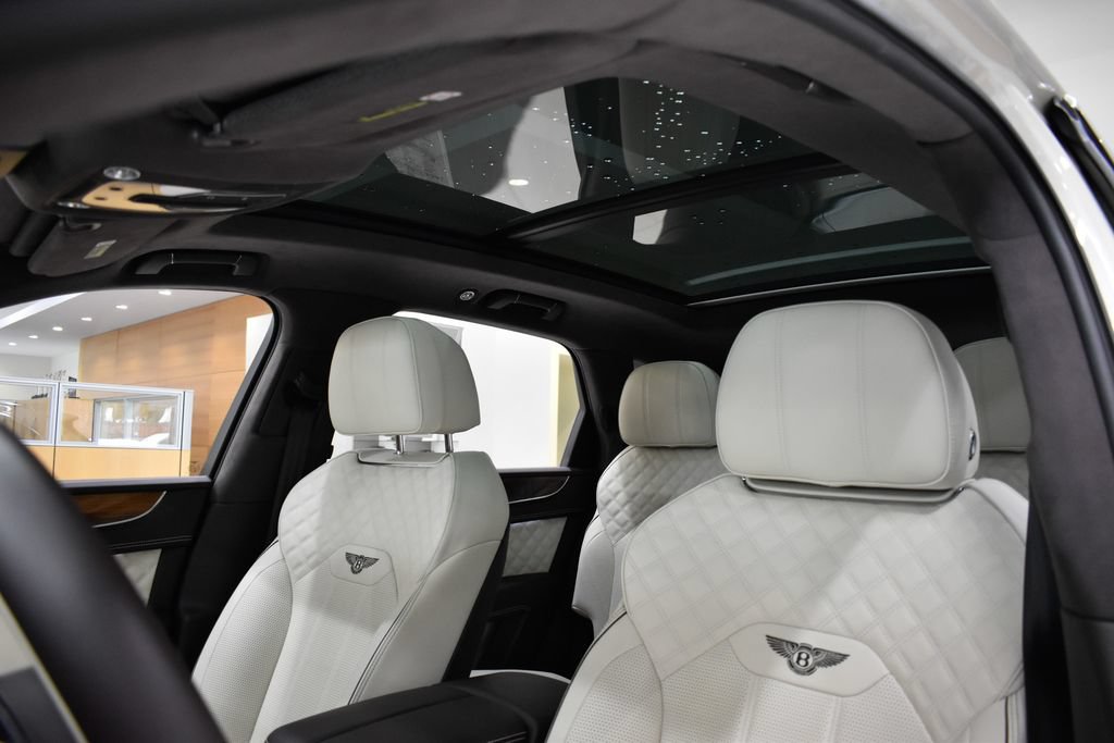 Used 2023 Bentley Bentayga AWD/4WD image 3